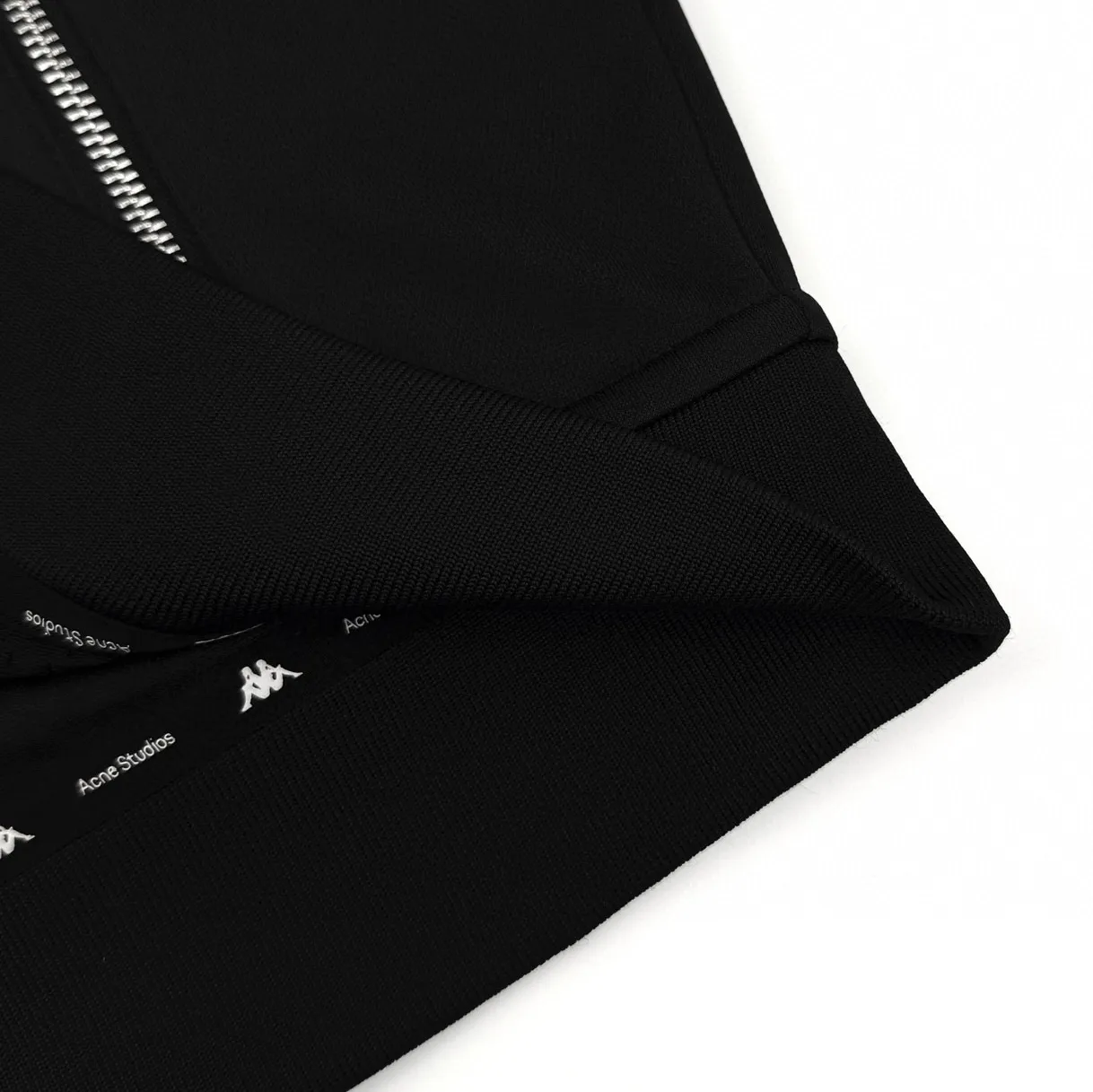【 】 Acne Kappa 7,000 ， Acne Studios Kappa Classic White Kappa 。 Acne Studios X Kappa 。 Acne Studios Kappa 。 。 。 Size:S-M-L-XL